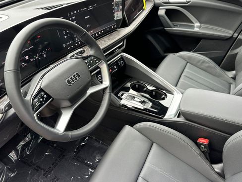 New 2025 Audi Q5 Prestige image 9