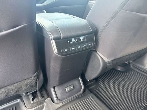 Used 2023 Toyota Highlander LE AWD/4WD image 20