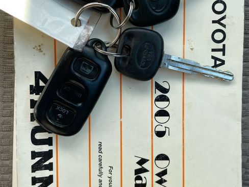 Used 2005 Toyota 4Runner SR5 image 35