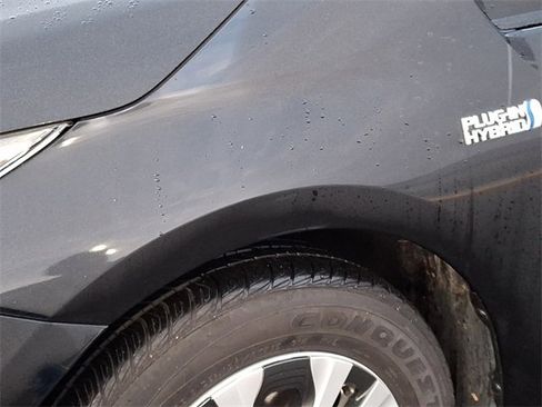 Certified 2020 Toyota Prius Prime LE w/ Carpet Mat Package image 10