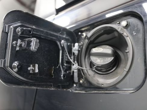 Used 2020 Toyota Sienna XLE w/ XLE Navigation Package FWD image 9