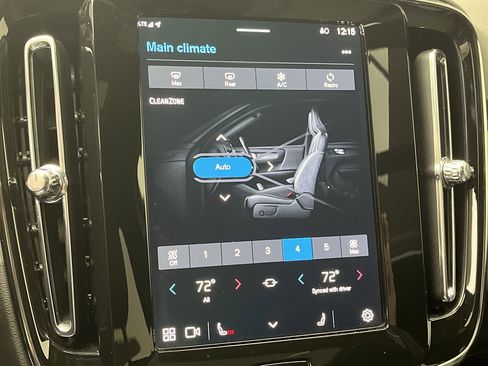 Used 2025 Volvo XC40 B5 Core image 20