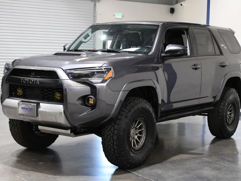Used 2020 Toyota 4Runner TRD Off-Road Premium w/ Moonroof Package AWD/4WD image 10