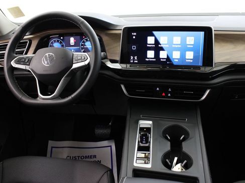 Used 2025 Volkswagen Atlas SE FWD image 9