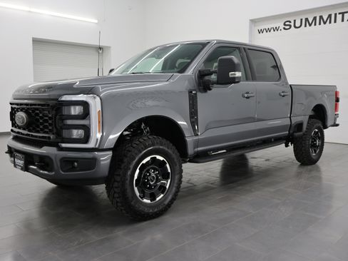 Used 2025 Ford F250 XLT w/ Black Appearance Package AWD/4WD image 7