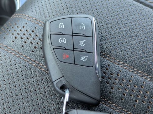 Used 2025 Chevrolet Suburban High Country AWD/4WD image 28