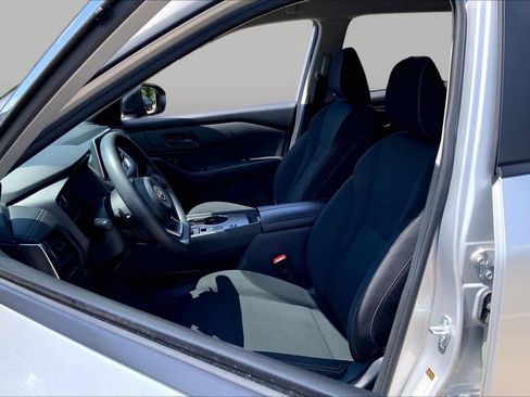 Used 2024 Nissan Rogue S FWD image 8