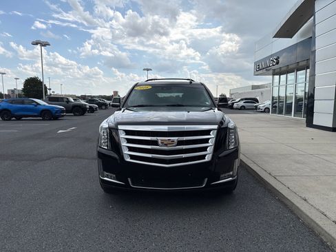 Used 2016 Cadillac Escalade ESV Luxury AWD/4WD image 2