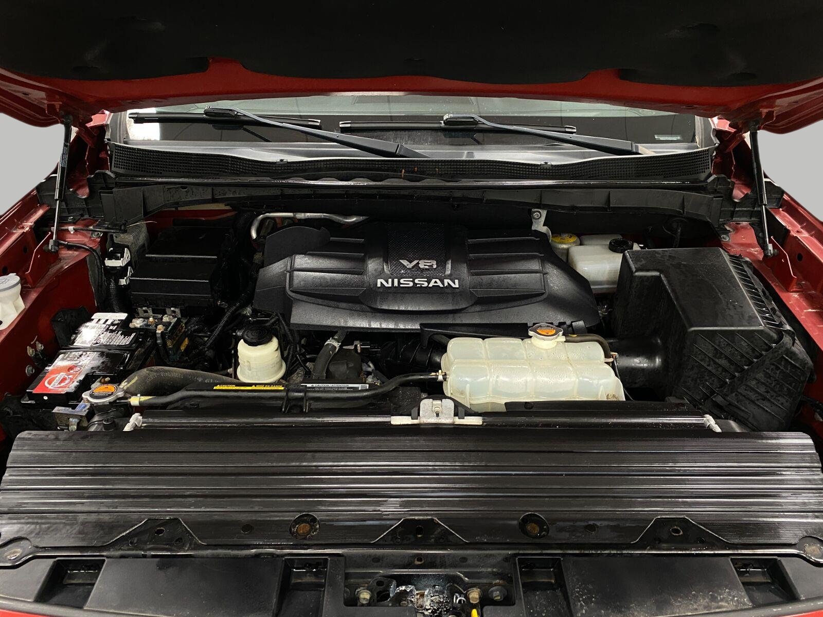 Used 2019 Nissan Titan SV AWD/4WD image 12