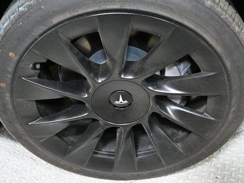 Used 2022 Tesla Model Y Long Range AWD/4WD image 17