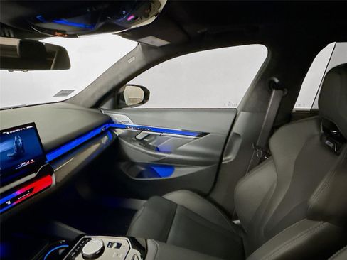 Used 2025 BMW M5 w/ Carbon Package image 23