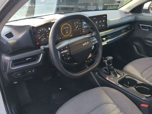 Used 2025 Kia K4 EX image 11