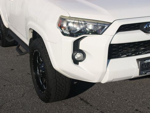 Used 2015 Toyota 4Runner SR5 AWD/4WD image 9