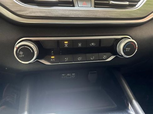 Used 2024 Nissan Altima 2.5 SV FWD image 32