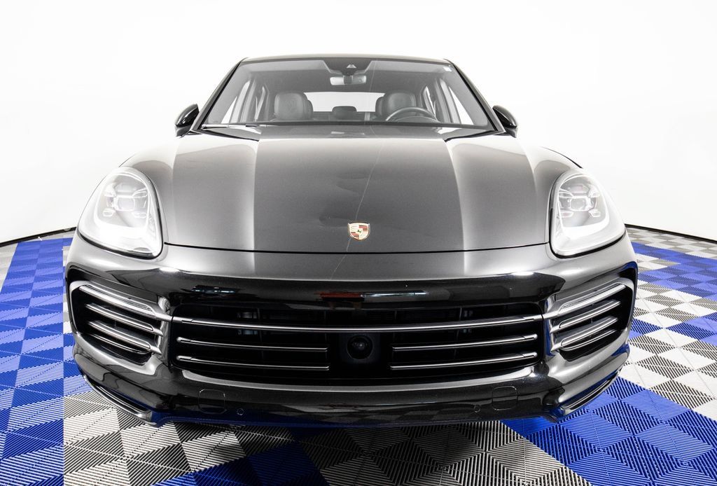 Used 2023 Porsche Cayenne Platinum Edition AWD/4WD image 2