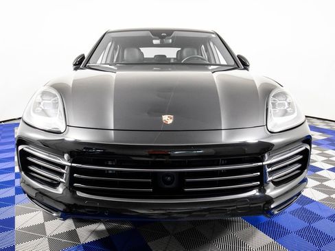 Used 2023 Porsche Cayenne Platinum Edition AWD/4WD image 2