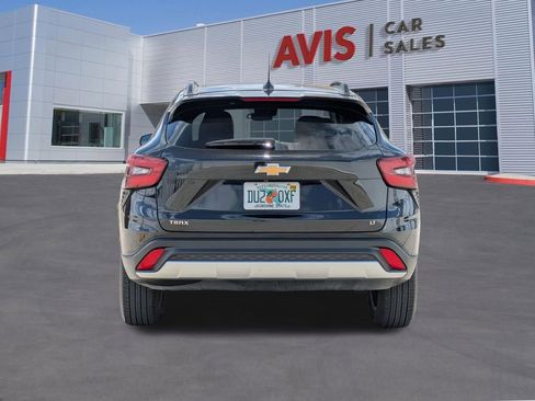 Used 2025 Chevrolet Trax LT w/ LT Convenience Package FWD image 7