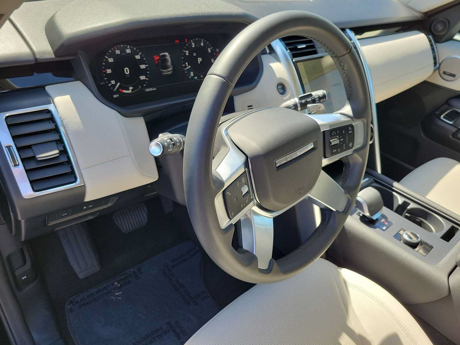 Used 2025 Land Rover Discovery S AWD/4WD image 2
