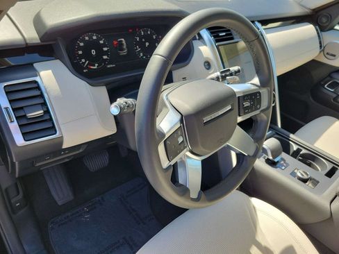 Used 2025 Land Rover Discovery S AWD/4WD image 2