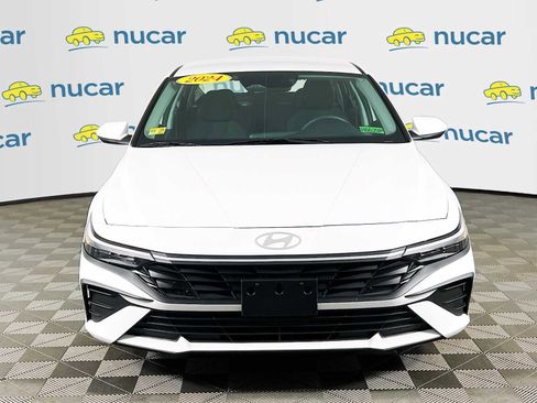 Used 2024 Hyundai Elantra SE image 2