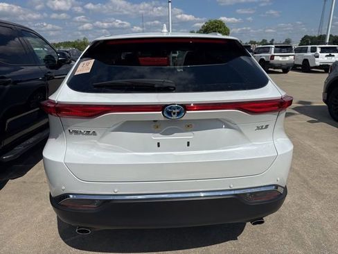 Used 2023 Toyota Venza XLE AWD/4WD image 7