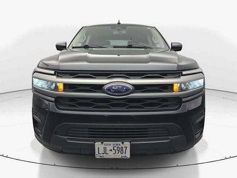 Used 2024 Ford Expedition XLT image 4