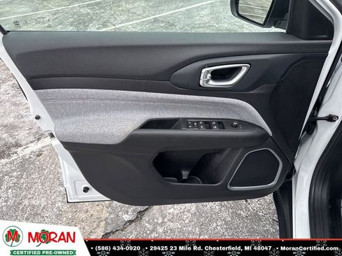 Used 2022 Jeep Compass Latitude image 9