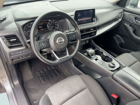 Used 2024 Nissan Rogue SV image 4