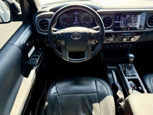 Used 2017 Toyota Tacoma TRD Off-Road AWD/4WD image 2