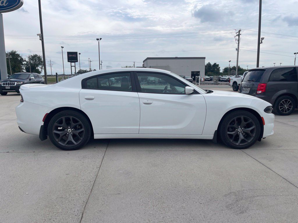 Used 2019 Dodge Charger SXT w/ Plus Group RWD image 5