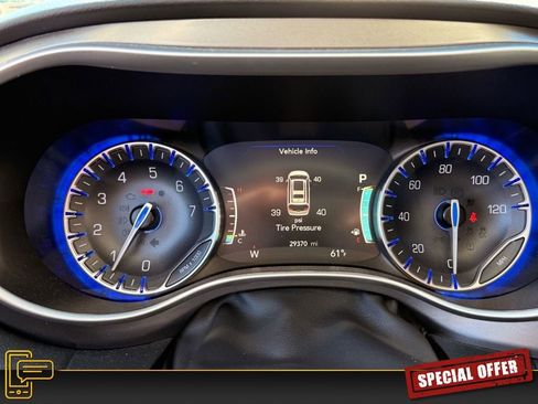 Used 2024 Chrysler Pacifica Touring-L image 19