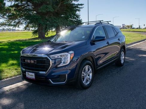 Used 2022 GMC Terrain SLE w/ Driver Convenience Package image 1