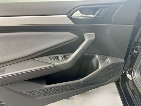 New 2025 Volkswagen Jetta SE image 8