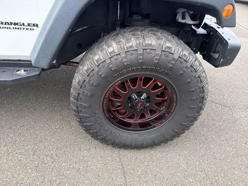 Used 2015 Jeep Wrangler Unlimited Rubicon AWD/4WD image 33