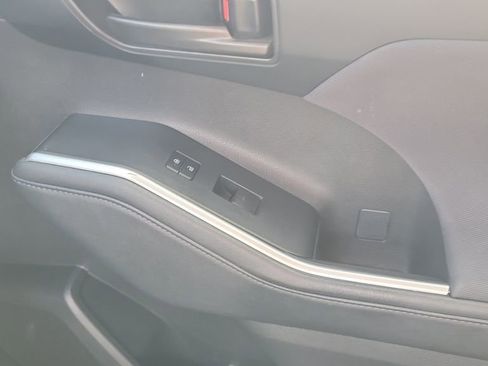 Used 2024 Toyota Highlander LE image 16