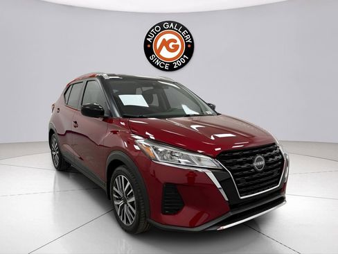 Used 2023 Nissan Kicks SV image 1