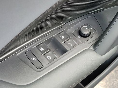 New 2026 Volkswagen Tiguan SE image 15