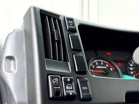 Used 2024 Isuzu NQR RWD image 9