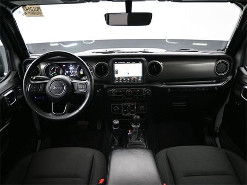 Used 2023 Jeep Wrangler Unlimited w/ Sun & Screen Package image 21