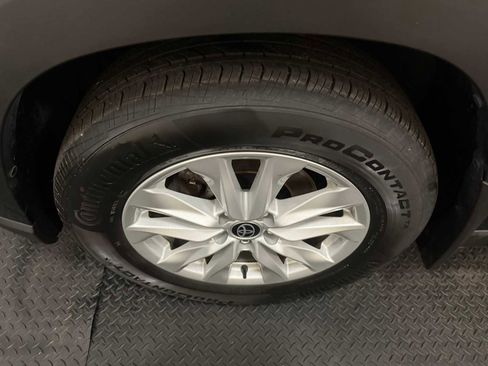 Certified 2022 Toyota Corolla Cross LE image 8