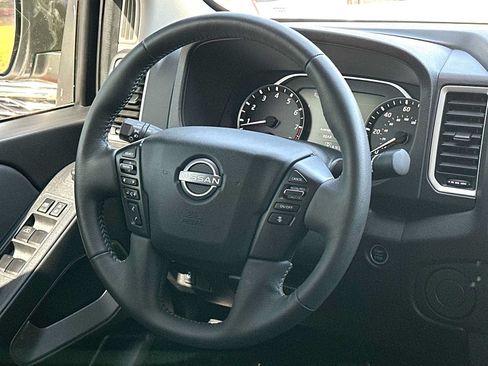 Used 2024 Nissan Frontier SV w/ SV Convenience Package RWD image 27