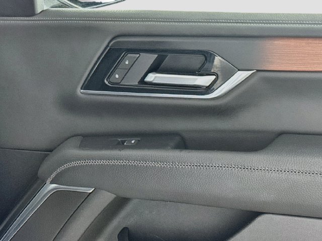 Used 2025 GMC Yukon XL Denali RWD image 30