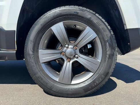 Used 2015 Jeep Patriot High Altitude AWD/4WD image 13
