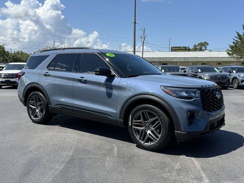 Certified 2026 Ford Explorer ST-Line w/ ST-Line Street Pack RWD image 2