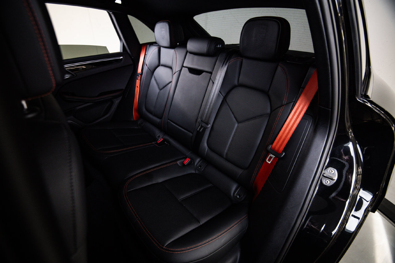 Certified 2023 Porsche Macan Turbo AWD/4WD image 24