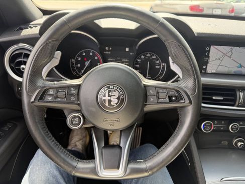 Used 2022 Alfa Romeo Stelvio Veloce AWD/4WD image 34