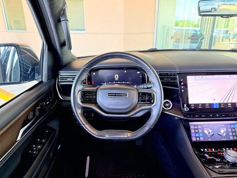 Used 2022 Jeep Grand Wagoneer Series II AWD/4WD image 23