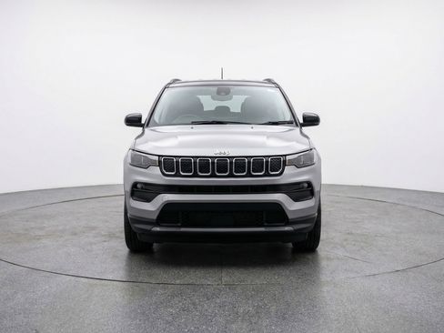 Used 2025 Jeep Compass Limited AWD/4WD image 2