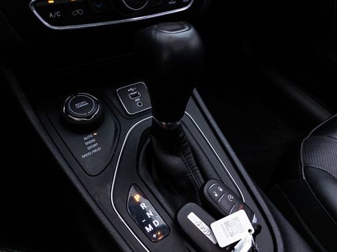 Used 2022 Jeep Cherokee Latitude Lux w/ Sun & Sound Group AWD/4WD image 30