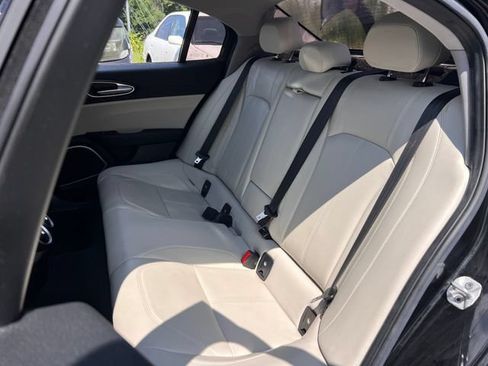 Used 2019 Alfa Romeo Giulia RWD image 25
